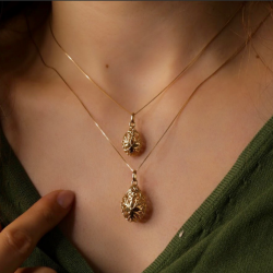Pingente Ouro 18K Oval Vazado Com Flor