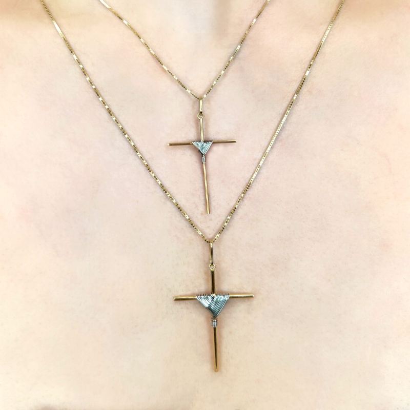 Pingente Ouro 18K Crucifixo Amarrado Duas Cores (Tamanhos Variados)