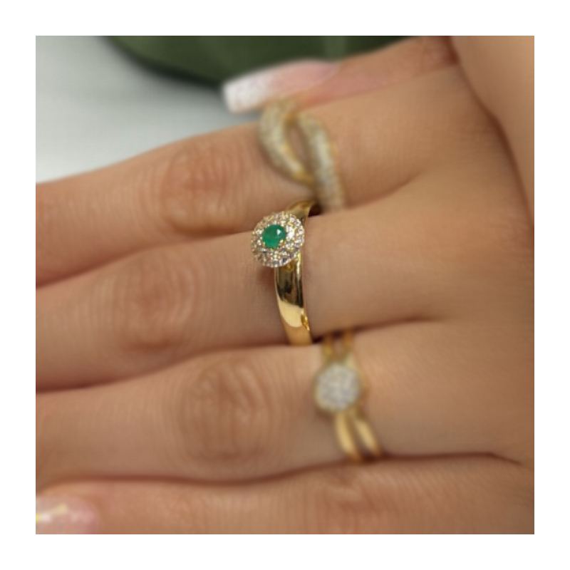 Anel Ouro 18K Redondo Com Zircônia Verde Rodeado Por Zircônia Branca