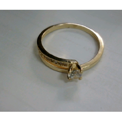 ANEL DE OURO SOLITARIO  COM ZIRCONIA LATERAL